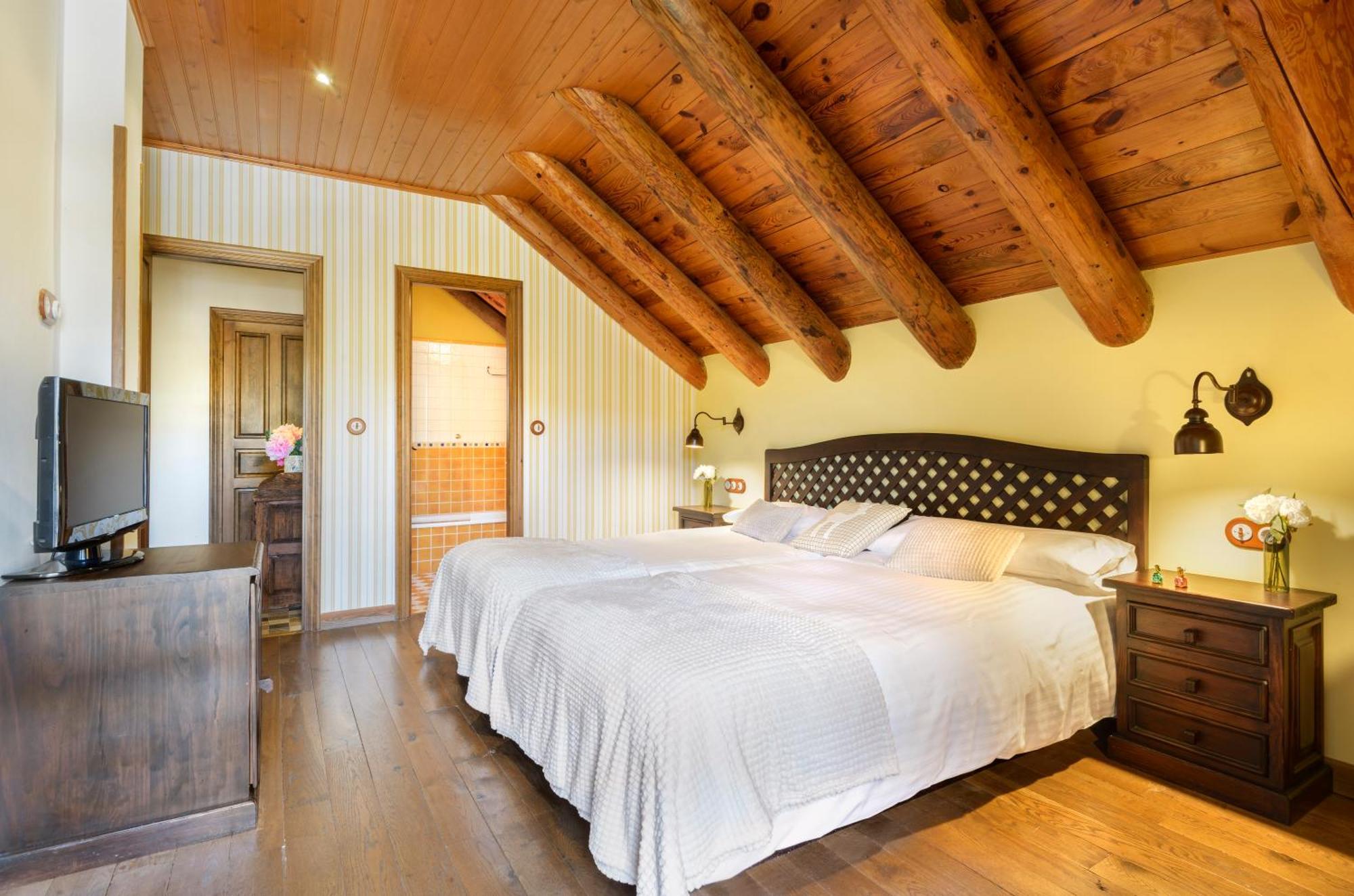 Hotel Rural El Mirador De Los Pirineos Santa Cruz De La Seros Bagian luar foto